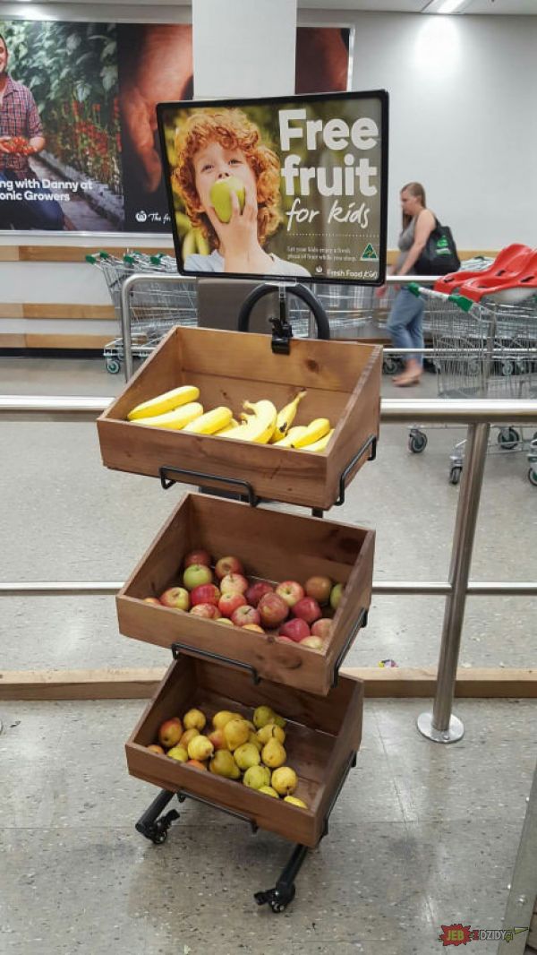 W Australii w sklepach dzieci dostają owoce za darmo