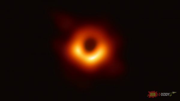 Pierwsze zdjęcie czarnej dziury 