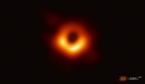 Czarna dziura w centrum galaktyki ku.. M87