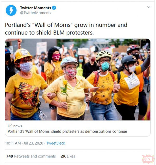 "Mur mam" ochrania protest BLM