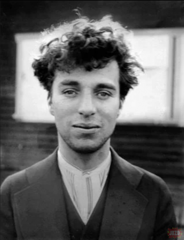 Charlie Chaplin bez kapelusza, wąsika i laski