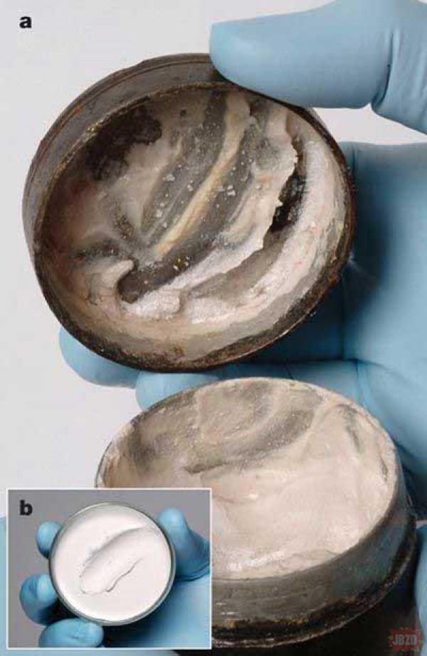 2000-letni krem do twarzy został znaleziony w rzymskiej świątyni z wciąż widocznymi odciskami palców