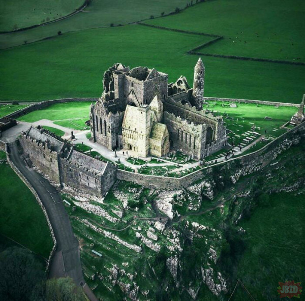 Skała Cashel , starożytne miejsce królewskie dla władców Munsteru w hrabstwie Tipperary w Irlandii