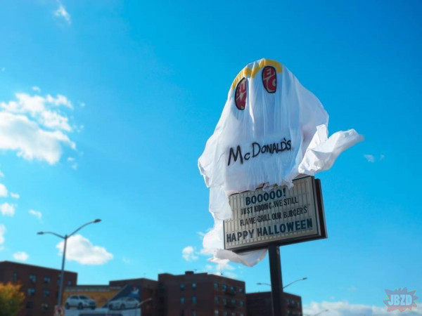 Halloweenowy Burger King nie bawi się w półśrodki.