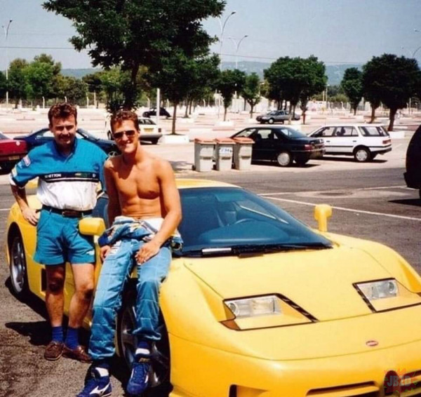 Michael Schumacher i jego Bugatti EB110.