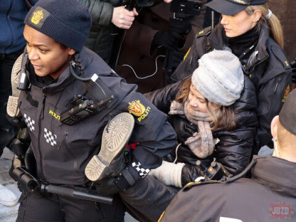Greta Szurberg znowu transportowana do szkoły na lekcje przez policję
