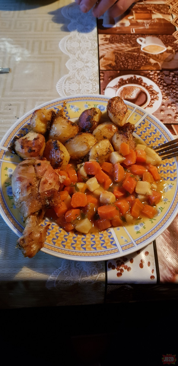 Kurczak z marchewką i ziemniakami