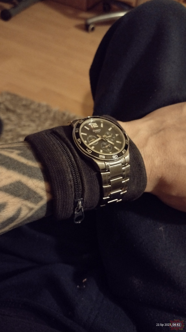 po miesiącu używania Smart qrwa watcha, przeprosiłem się z normalnym zegarkiem.