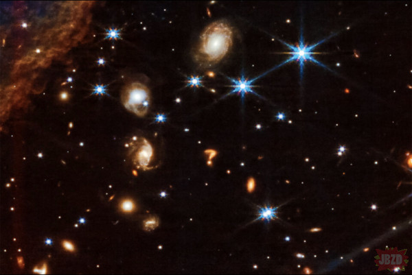 JWST zrobił niedawno zdjęcie galaktyki w kształcie znaku zapytania…a może tylko przekłamanie na zdjęciu. Chuj wie