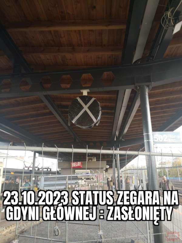 Status zegara na Gdyni głównej zasłonięty
