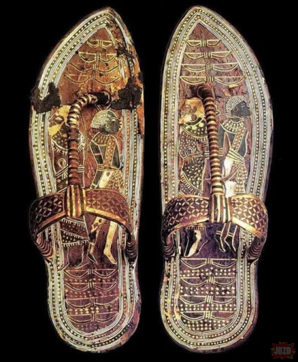 Sandały sprzed 3300 lat należące do egipskiego faraona Tutanchamona