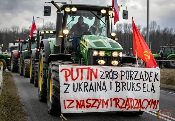 Szmata komuchów na strajku rolników - powinni napierdolić temu rolnikowi i wyjebać na Sybir