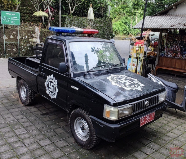 Radiowóz w Indonezji