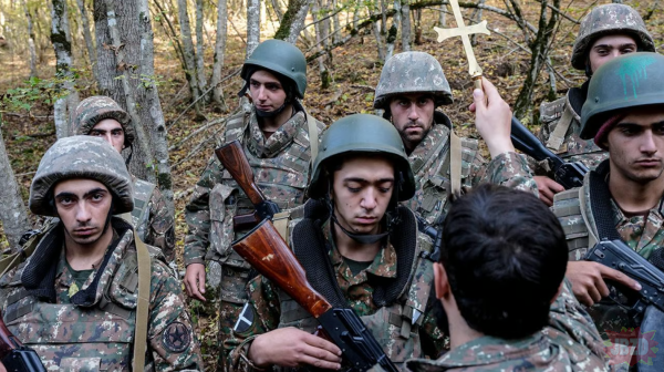 Przygotowania do kolejnej wojny... i Ormiański żołnierz w Polskim hełmie na granicy Armenii i Azerbejdżanu