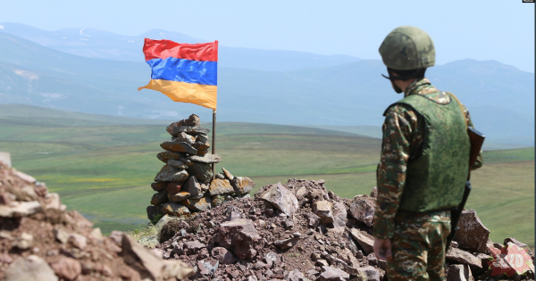 Przygotowania do kolejnej wojny... i Ormiański żołnierz w Polskim hełmie na granicy Armenii i Azerbejdżanu